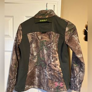 UA small size 4 women’s hunt camo.
